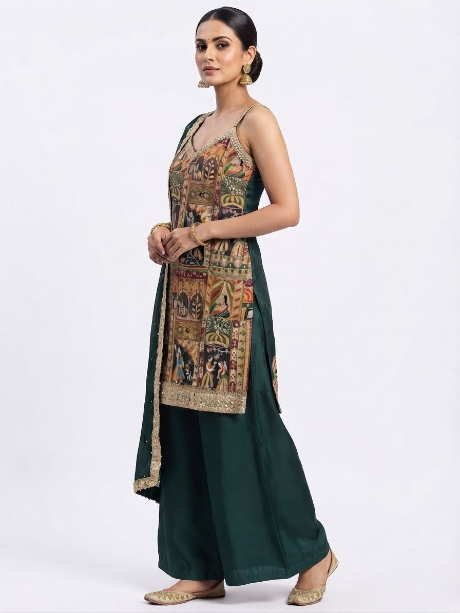 XXL - Rich dark green fabric with exquisite gold detailing
